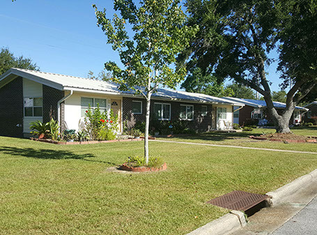 Chateau Oaks at 2113 Alex Avenue